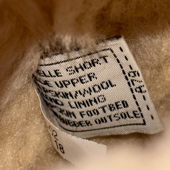 Bearpaw Elle Short Boots Size 9 Brown Suede Sheepskin - Picture 13 of 13